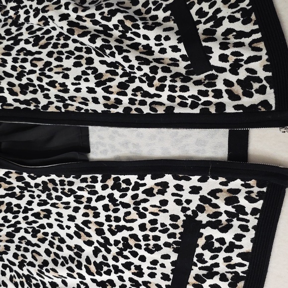 White House Black Market Leopard Soft Jacquard Knit Cardigan Sweater Size M‎ - Picture 5 of 6